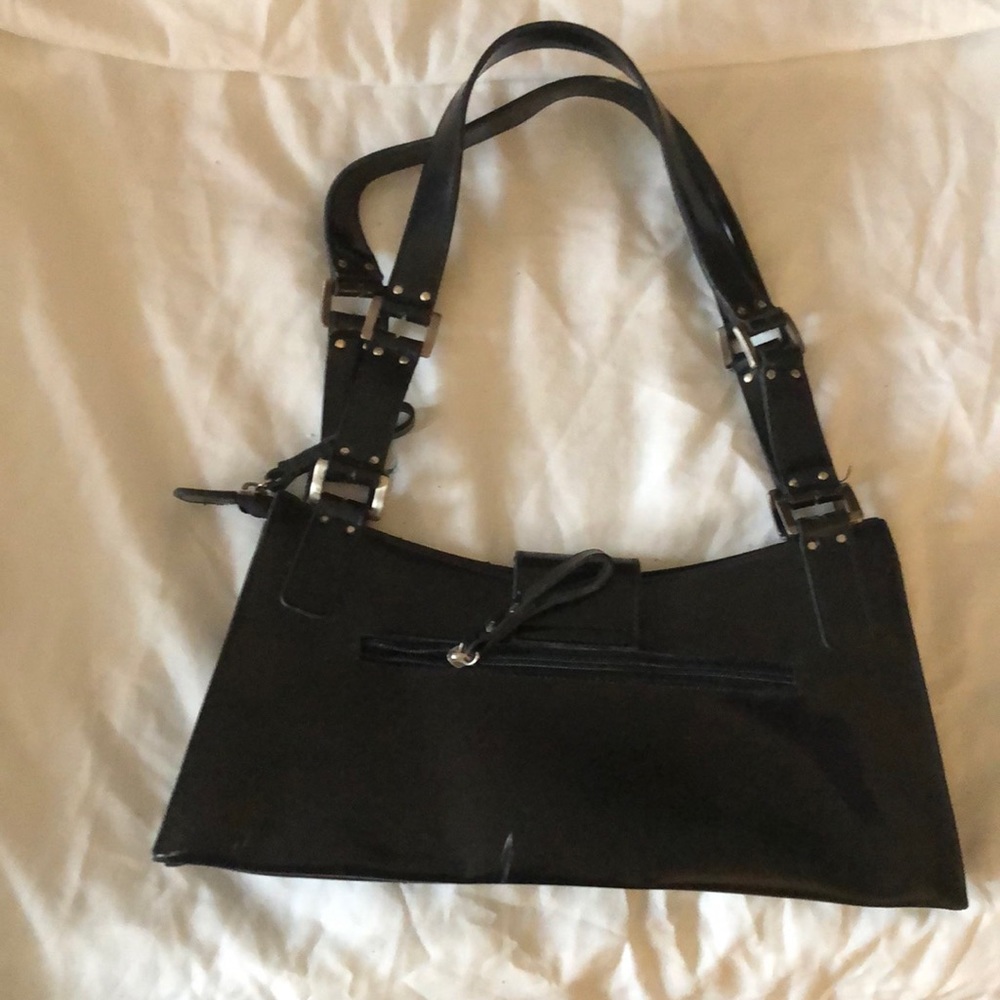 Guess - Picture 2 of 3
